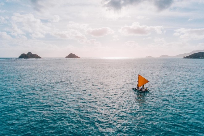 Huaka'i Nā Mokulua (Sailing Canoe)