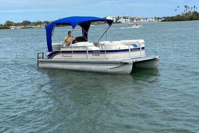 23.5' Premier Pontoon Rental