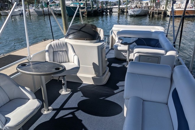 23.5' Premier Pontoon Rental