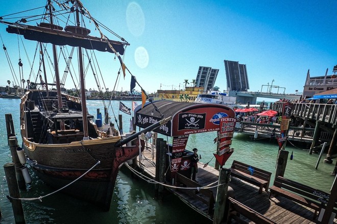 The Pirate Ship: Royal Conquest