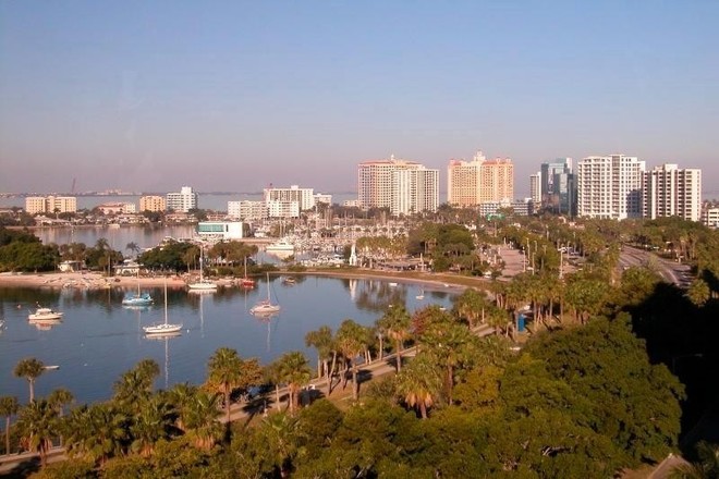 City Sightseeing Tour -  90 Minutes in Peak Season • Ages 12