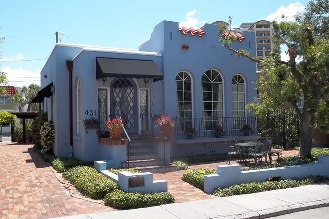 City Sightseeing Tour -  90 Minutes in Peak Season • Ages 12