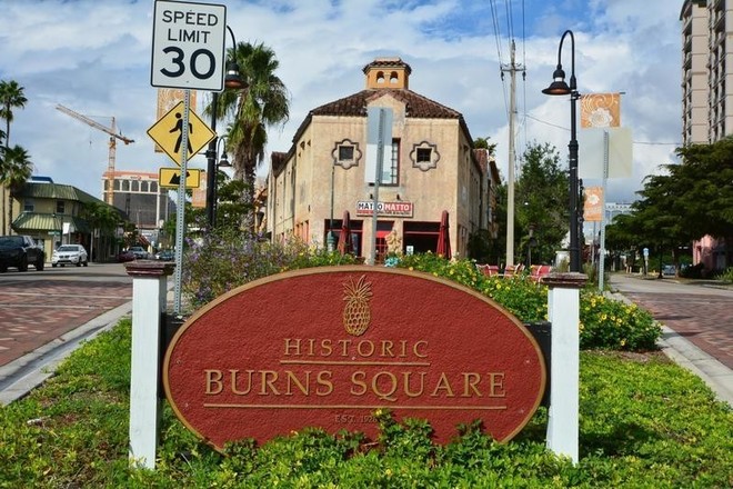 City Sightseeing Tour -  90 Minutes in Peak Season • Ages 12