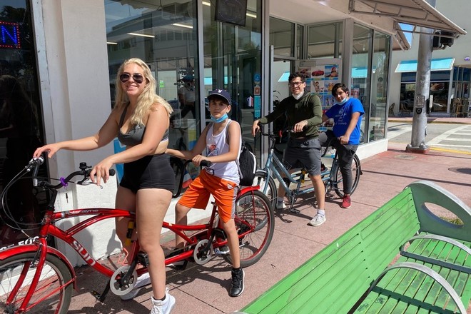 South Beach Tandem Bike Rental - 2 Adults per Bike