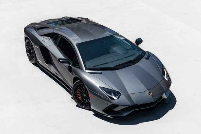 Lamborghini Aventador S Tour
