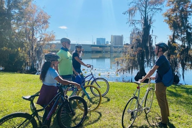 Urban Bike Tour in Paradise Adventure