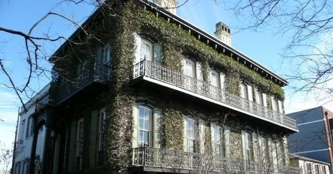 Gates & Gardens Walk - 1.5hrs