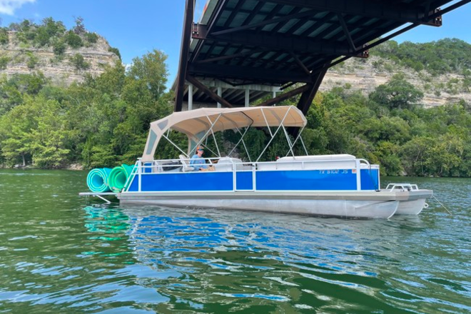 31' - Fifteen Passenger Tritoon Boat (Lake Austin)- 3hrs