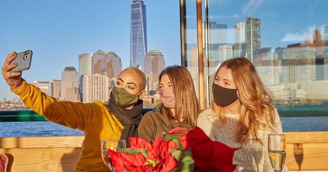 Statue & Skyline Holiday Cocoa Cruise - 1.5hrs