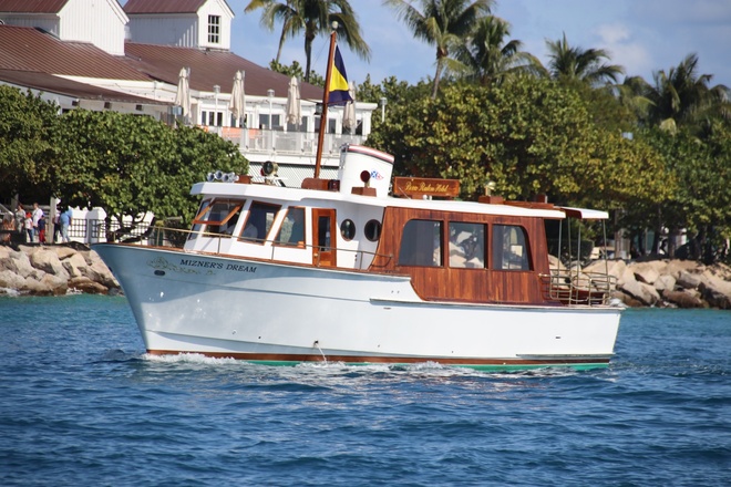 Miami Beach Vintage Yacht Sightseeing Tour