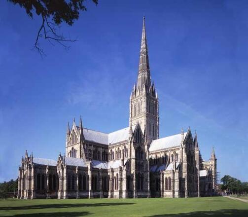 Stonehenge and Salisbury Cathedral (Magna Carta) Day Trip
