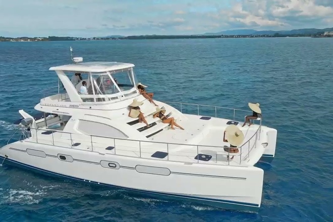 Fancy Scott --- Luxury Private Yacht Cruise
