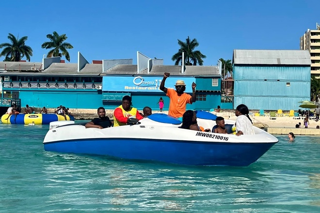 Speedboat Cruise (Lovers Cave)