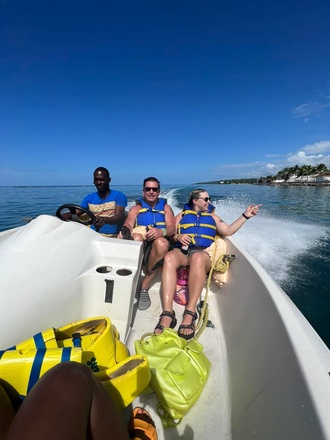 Speedboat Cruise (Lovers Cave)
