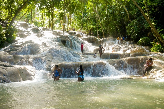 Combo Tour: Dunn's River Falls, Blue Hole & Secret Falls, Ma