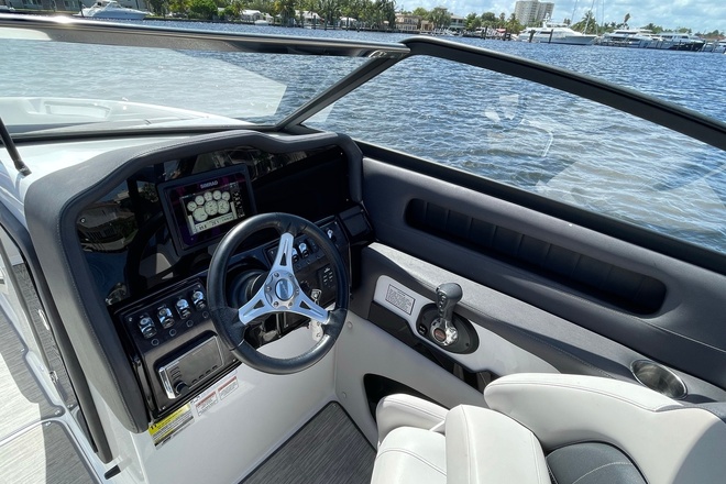 Rinker Q5